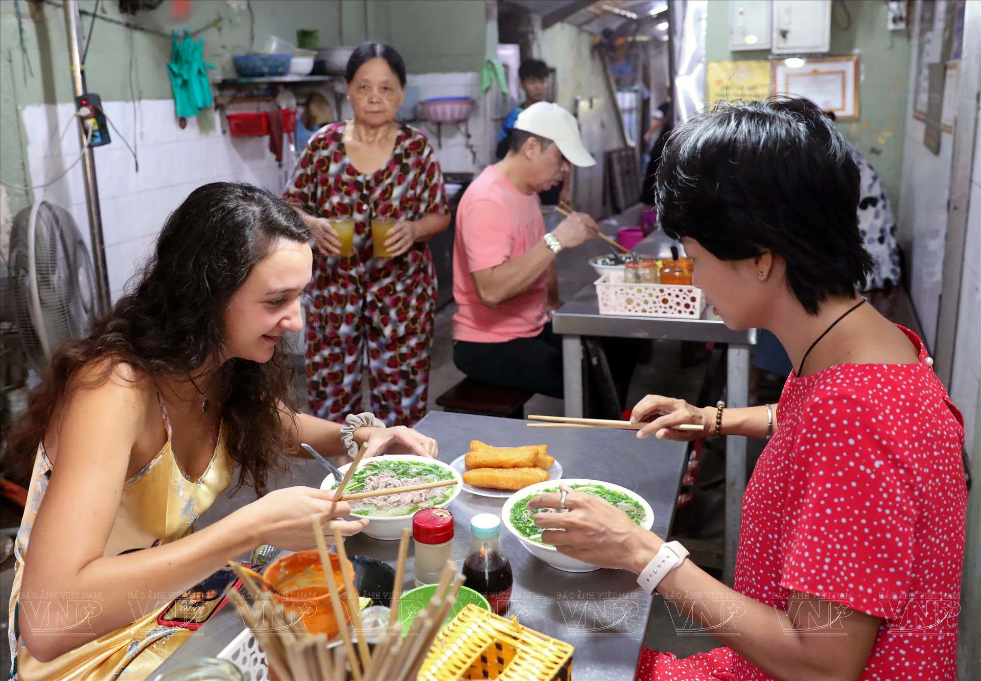 Tìm hướng đưa ẩm thực đường phố Hà Nội trở thành sản phẩm du lịch hấp dẫn