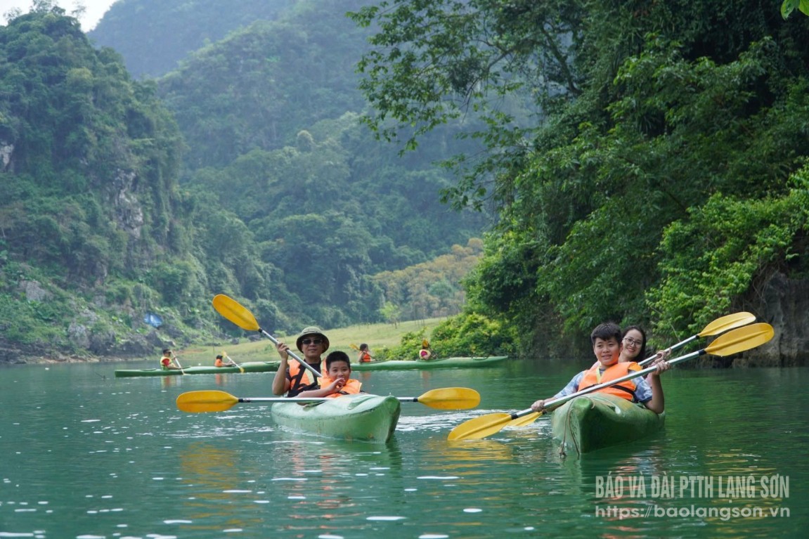 “Viên ngọc xanh” vùng Công viên địa chất toàn cầu UNESCO Lạng Sơn