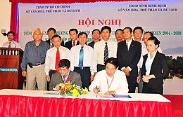 TP. Hồ Chí Minh và Bình Định hợp tác phát triển du lịch